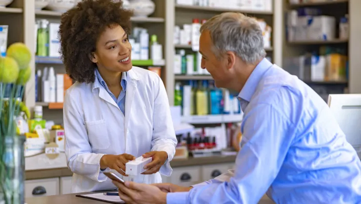 Apotheker en patiënt - FarmaContent